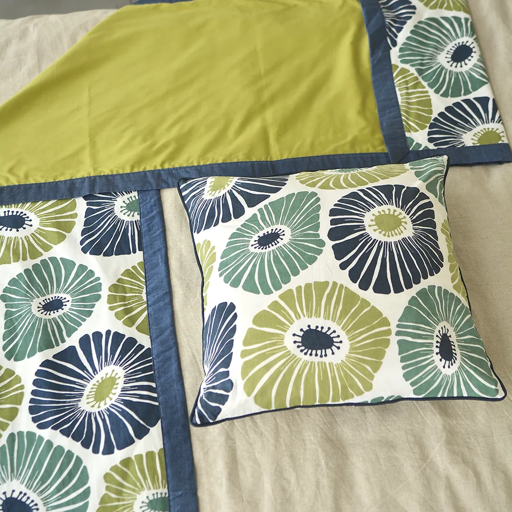 Bed/Table Runner 98" Retro Flower Green Blue